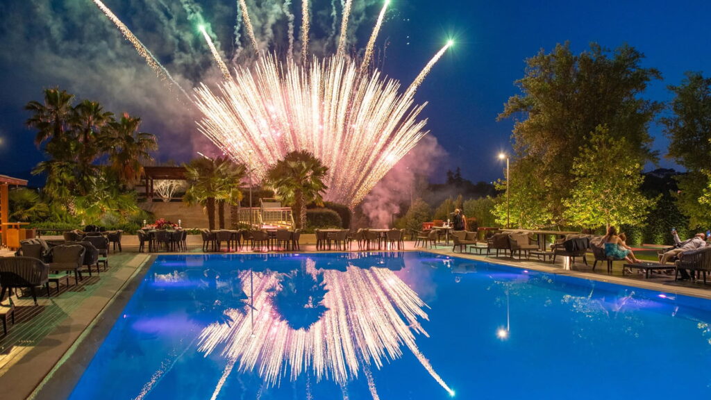 Piscina e fuochi d'artificio